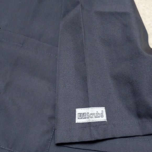 UA uniform advantage scrubs top - Picture 6 of 8